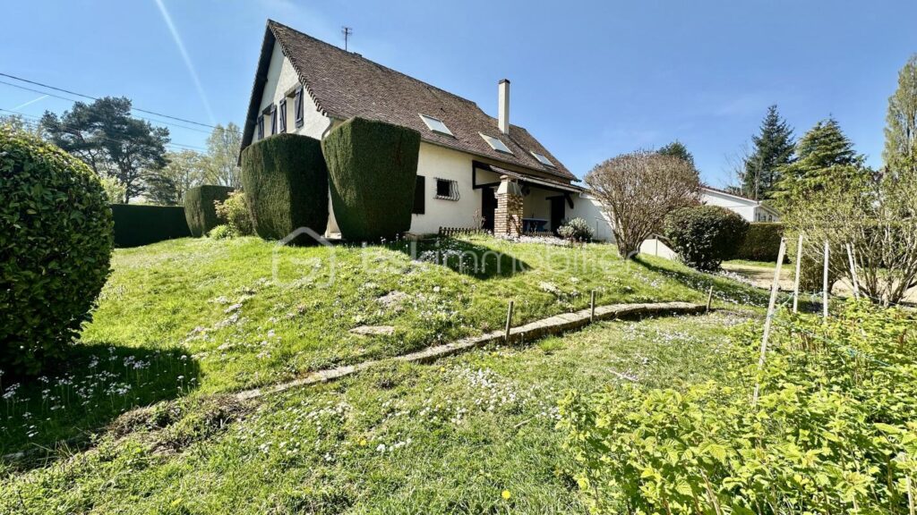 Maison – 8 pièces – 4 chambres – 145 m²