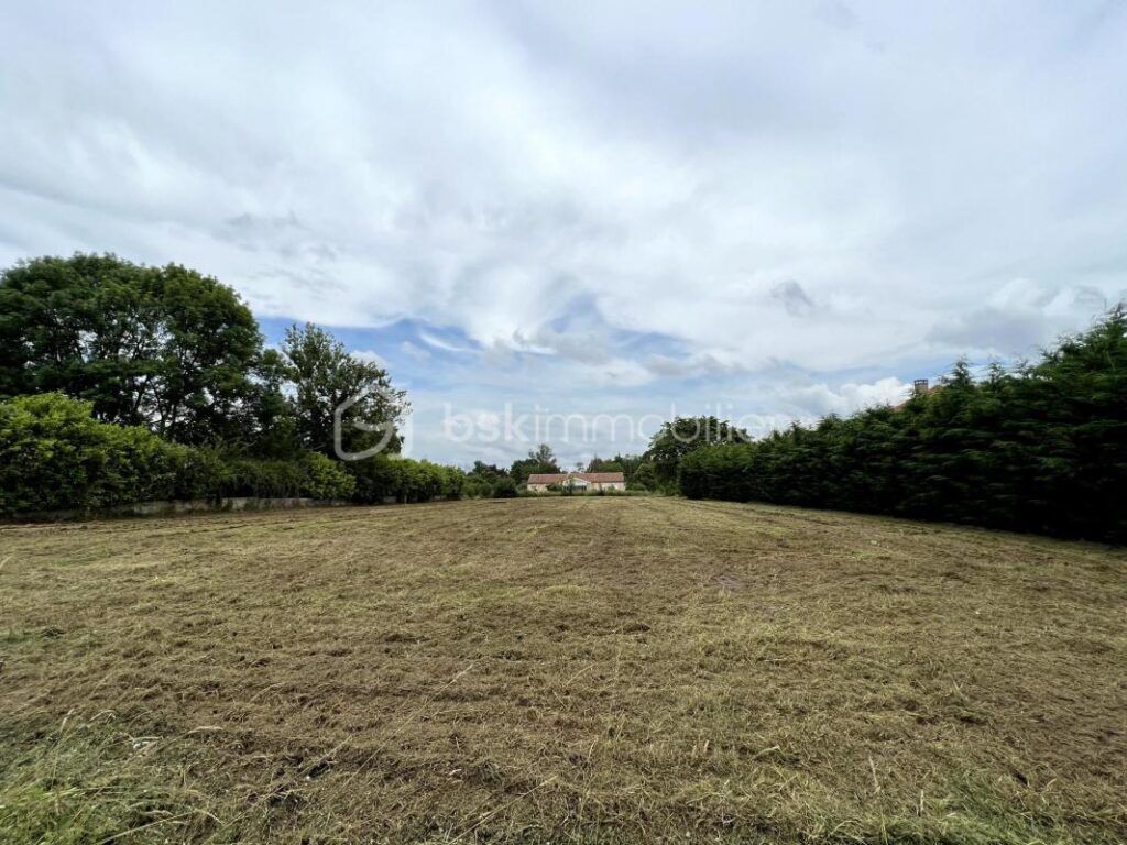 Terrain avec certificat d’urbanisme – NR pièces – NR chambres – 2800 m²