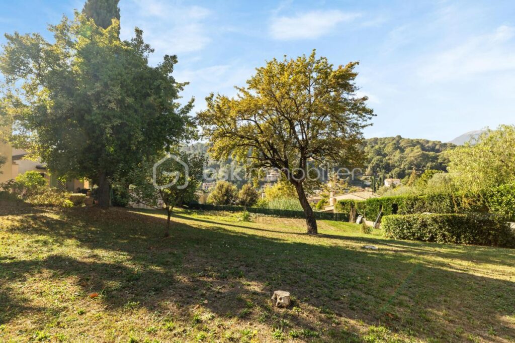 LA COLLE-SUR-LOUP – QUARTIER MONTFORT – VILLA 5 PIECES AVEC VUE DÉGAGÉE ET GRAND TERRAIN PISCINABLE – 5 pièces – 4 chambres – 167 m²