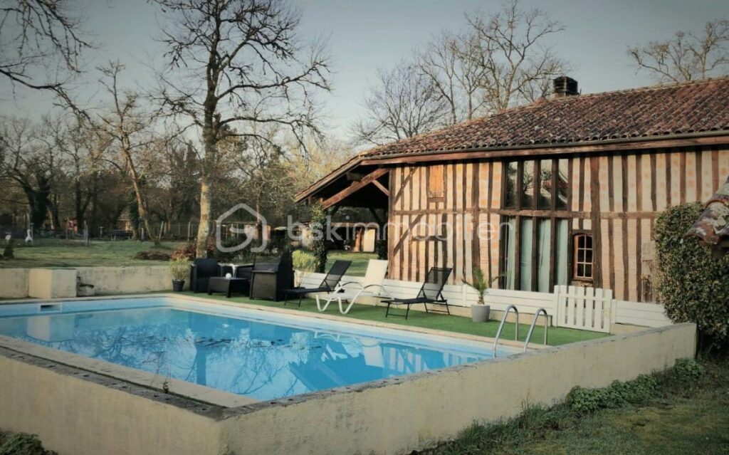 Magnifique Maison Landaise sur Airial avec Piscine et Étendue Verdoyante ! – 6 pièces – 3 chambres – 165 m²