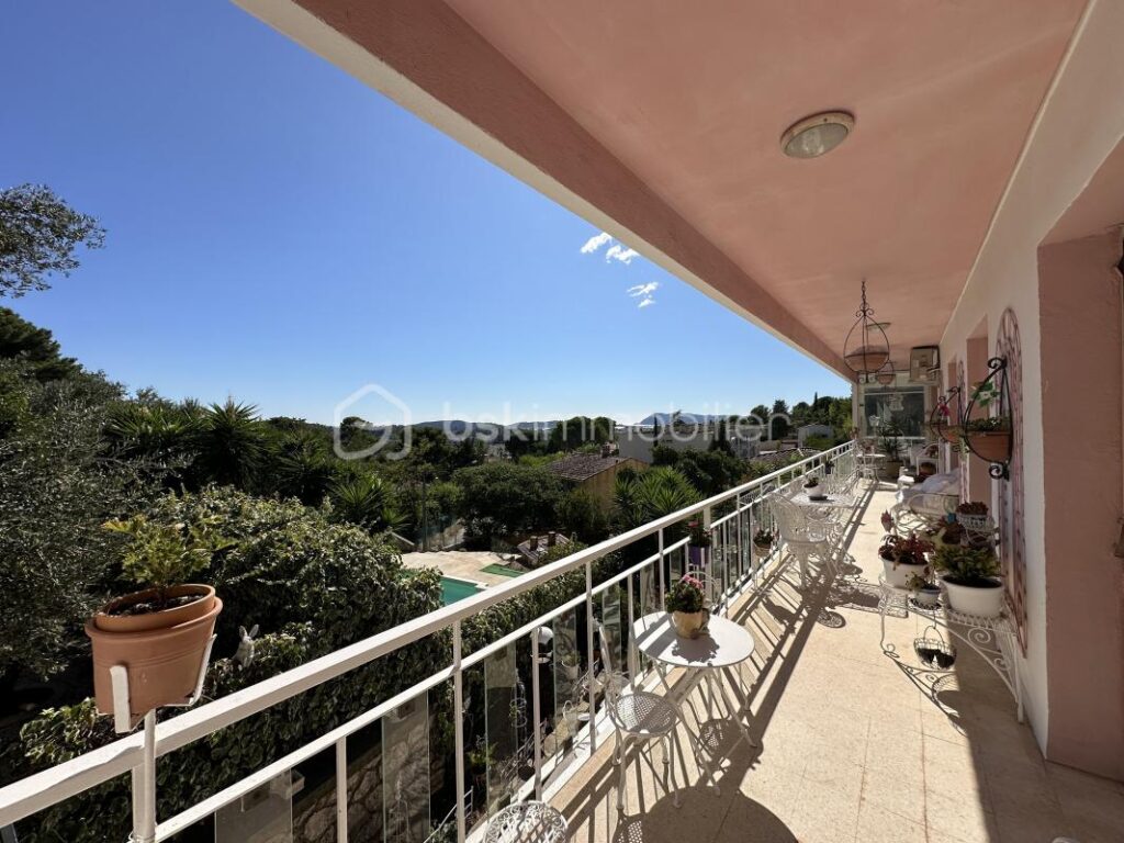 Villa 208 m2 – Vue Rade De TOULON – 7 pièces – 5 chambres – 208 m²