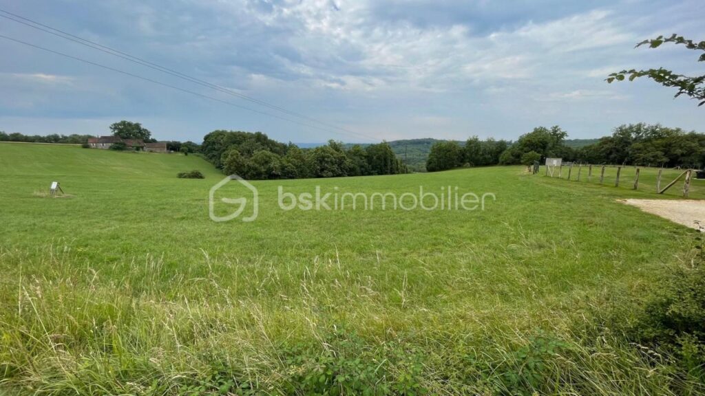 Grand terrain avec une partie constructible – NR pièces – NR chambres – 10280 m²