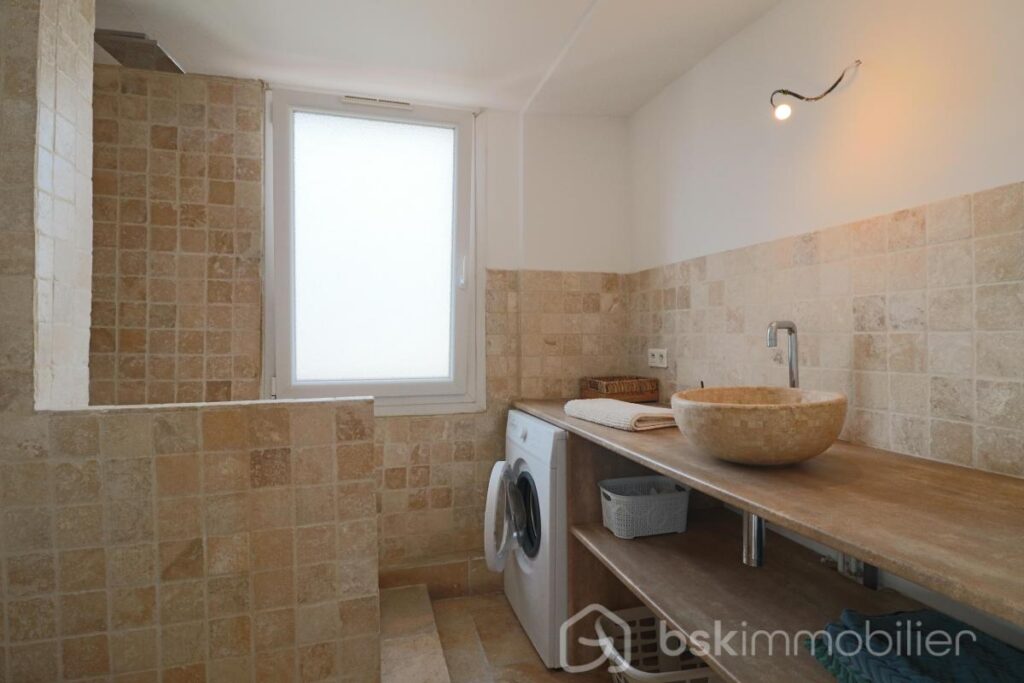 TOULON EST (83100)- Appartement Rénové de 2 pièces avec balcon et Vue dégagée ! – 2 pièces – 1 chambre – 42 m²