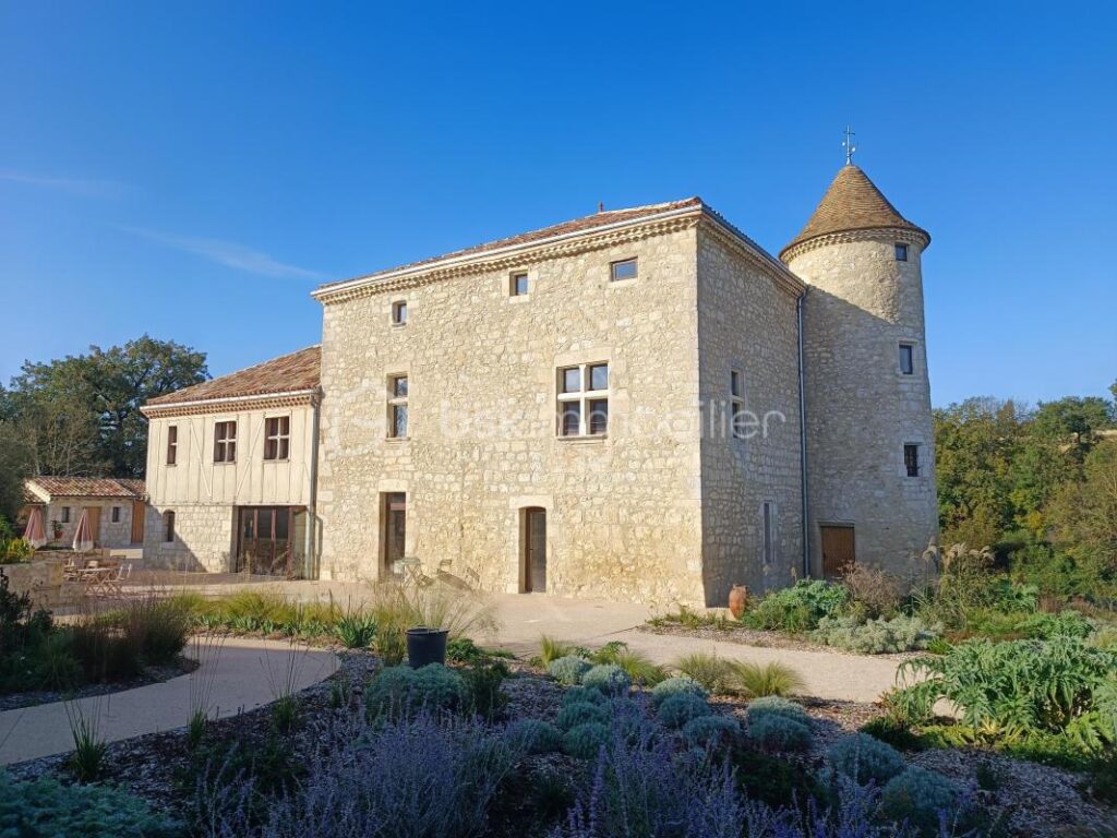 Domaine prestigieux pour événements et hébergement des invités dans un cadre enchanteur de 13 hectares ! – NR pièces – 13 chambres – 1307 m²