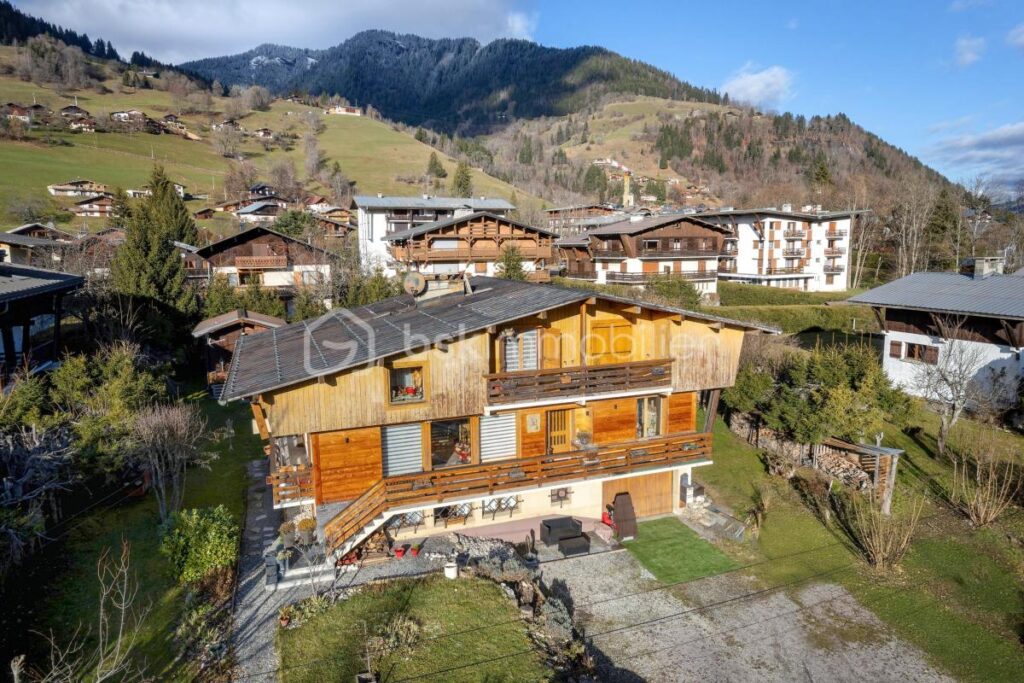 Grand chalet au pied des pistes – 9 pièces – 5 chambres – 255 m²