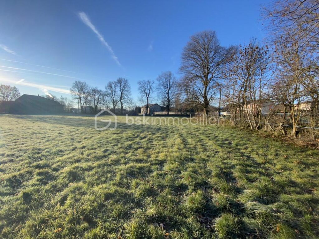 TERRAIN CONSTRUCTIBLE A SERRES – NR pièces – NR chambres – 1600 m²