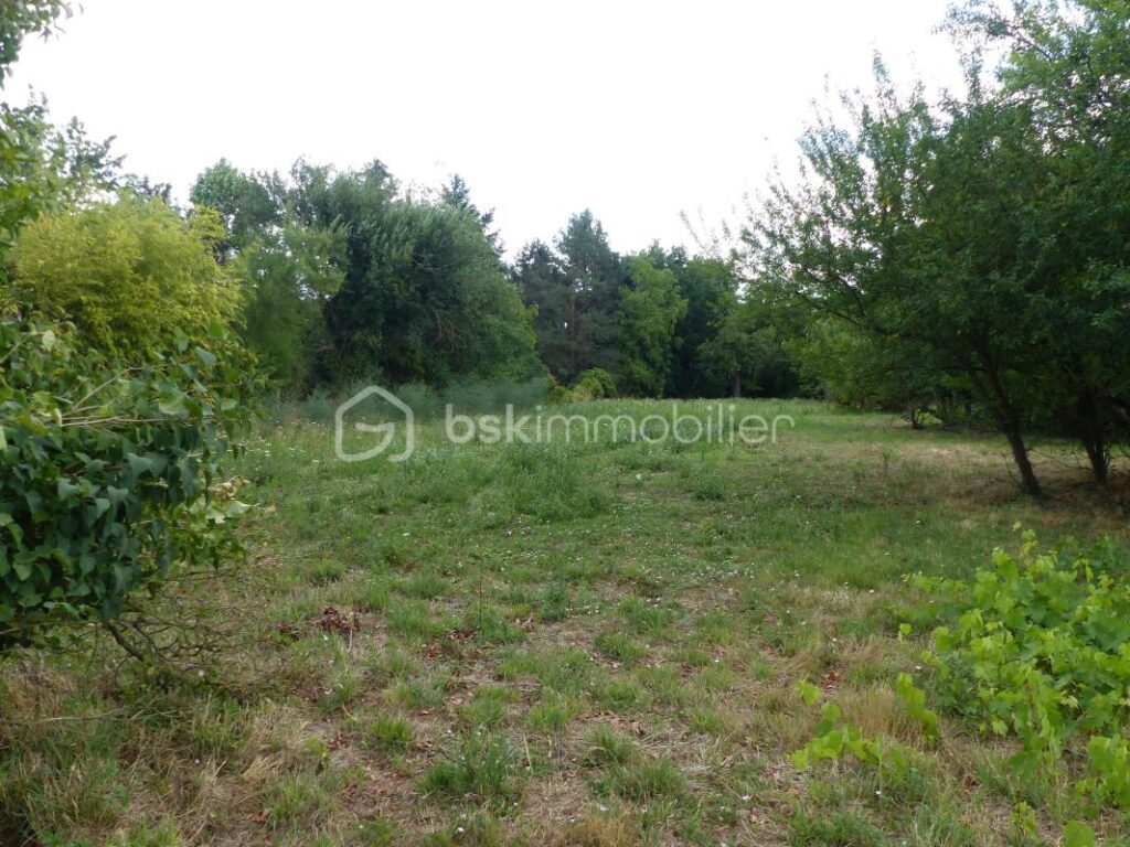 Terrain d’environ 2 148 m² – NR pièces – NR chambres – 2148 m²
