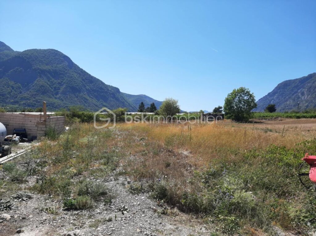 Grand terrain constructible – NR pièces – NR chambres – 1430 m²