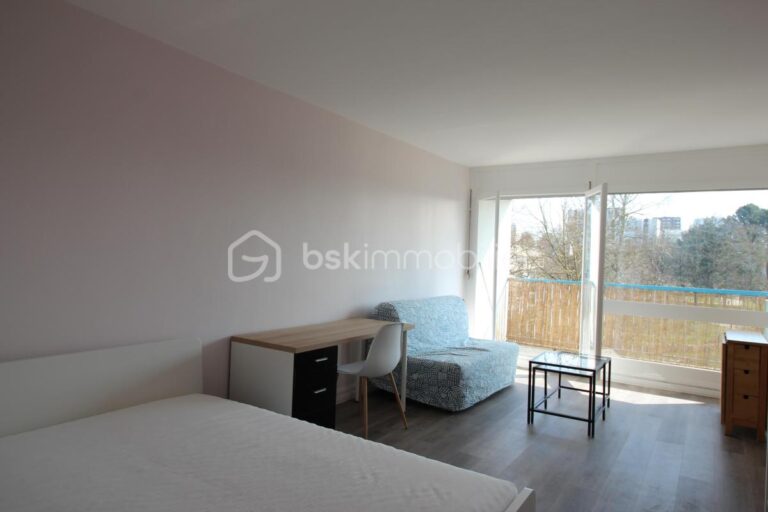 Studio au 4ᵉ étage, lumineux et rénové – Quartier du Triangle – 2 pièces – NR chambres – 35 m²