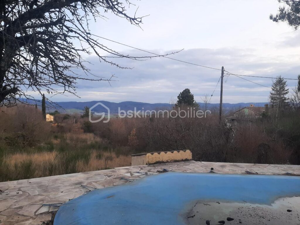 🌿 Maison de plain-pied en Provence – Vue Luberon, 6 000 m² de terrain, piscine 🏡☀️ – 4 pièces – 3 chambres – 89 m²