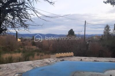 🌿 Maison de plain-pied en Provence – Vue Luberon, 6 000 m² de terrain, piscine 🏡☀️ – 4 pièces – 3 chambres – 89 m²