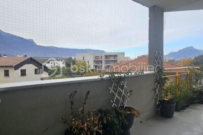 Echirolles – Quartier La Commanderie : Magnifique T4 transformé en T3 – Vue dégagée – Terrasse + Balcon – Résidence fermée – 4 pièces – 3 chambres – 70 m²
