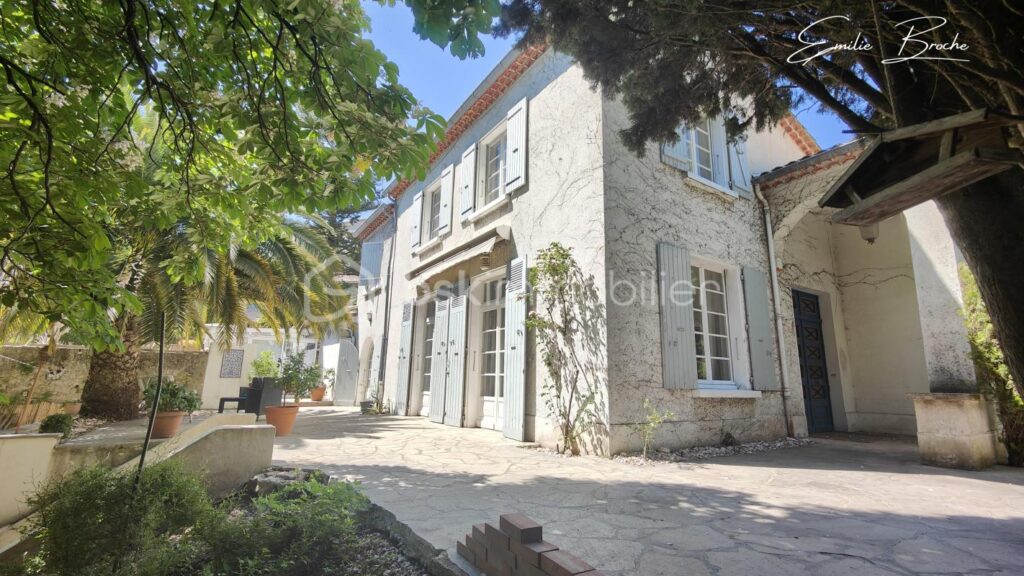 Maison bourgeoise – 10 pièces – 5 chambres – 190 m²
