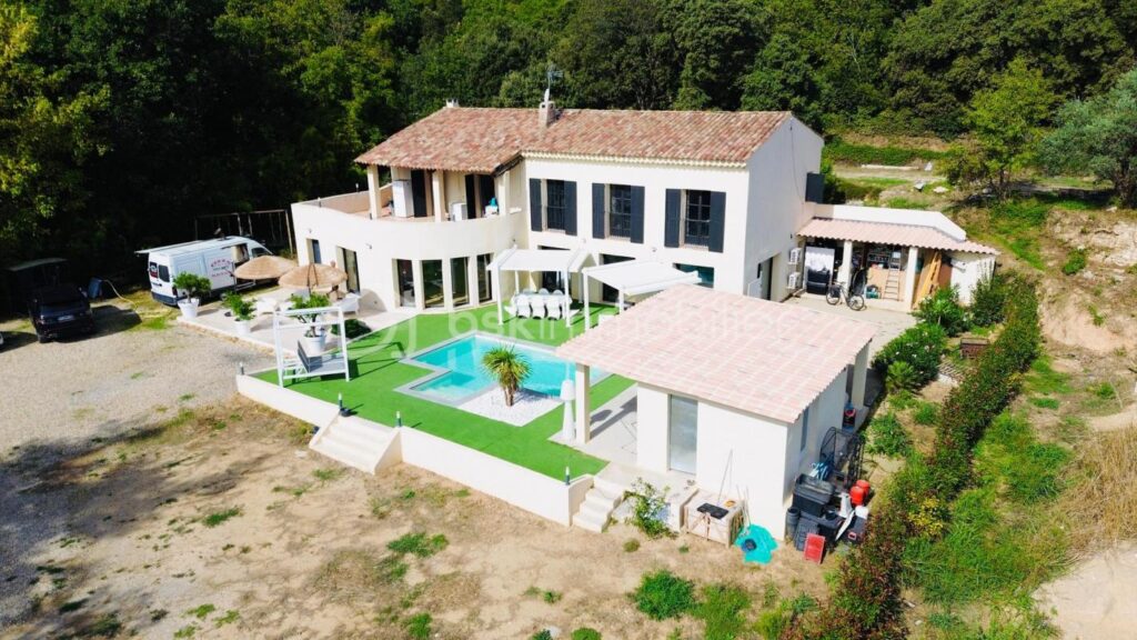 Propriété d’exception de 300m2 – Parc du LUBERON – Corbières en Provence – 10 pièces – 6 chambres – 301 m²