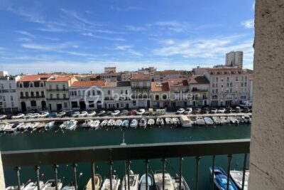 Sur les quais de Sète Duplex 4 pièces au dernier étage avec vue canal & charme authentique ! – 4 pièces – 3 chambres – 90 m²