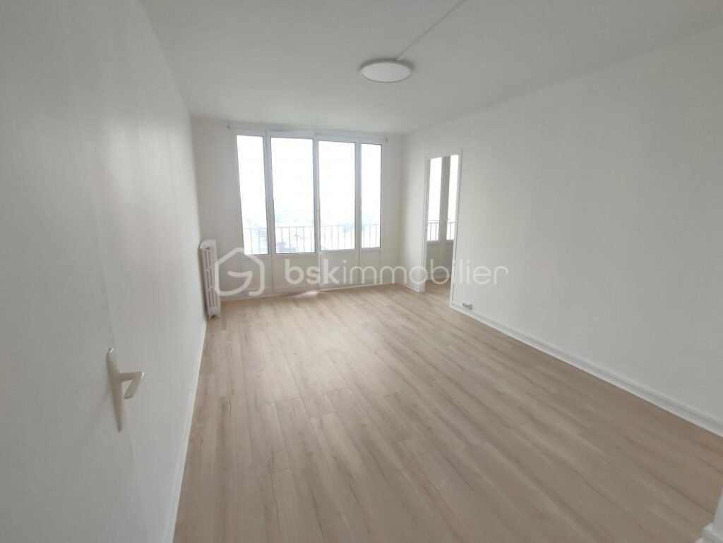 Bel appartement 3 pièces avec vue dégagée – Creil – 3 pièces – 2 chambres – 56 m²