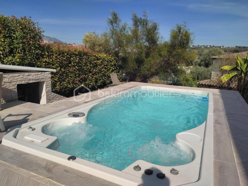 Villa 155 m² divisible en 2 appartements – Jardin, spa-jacuzzi, garage – La Colle-sur-Loup – 5 pièces – 4 chambres – 155 m²