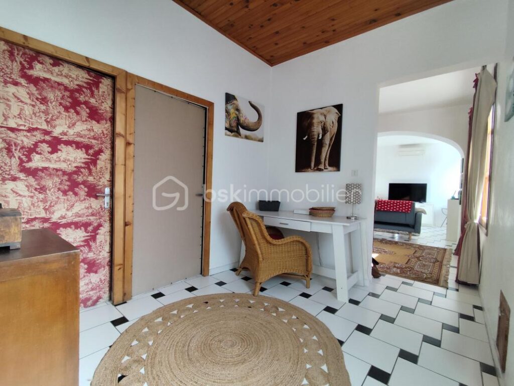 MAISON EN PIERRES ARDECHE MERIDIONNALE – 8 pièces – 3 chambres – 120 m²