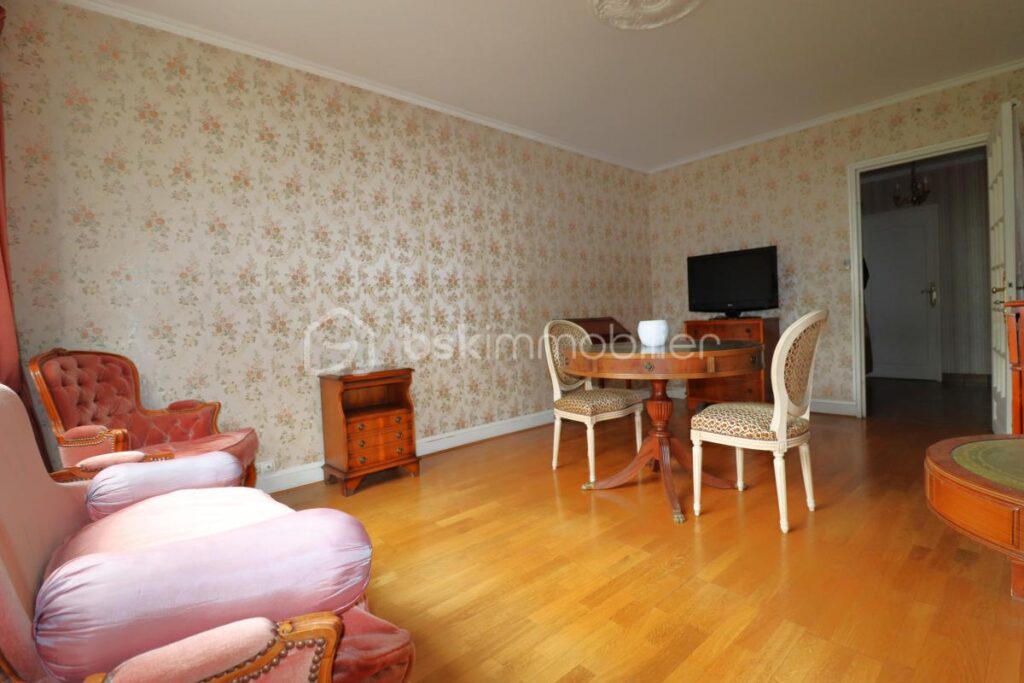 APPARTEMENT TRAVERSANT ET LUMINEUX (3 pièces 59 m²) avec cave et place de parking privative – 3 pièces – 2 chambres – 58 m²