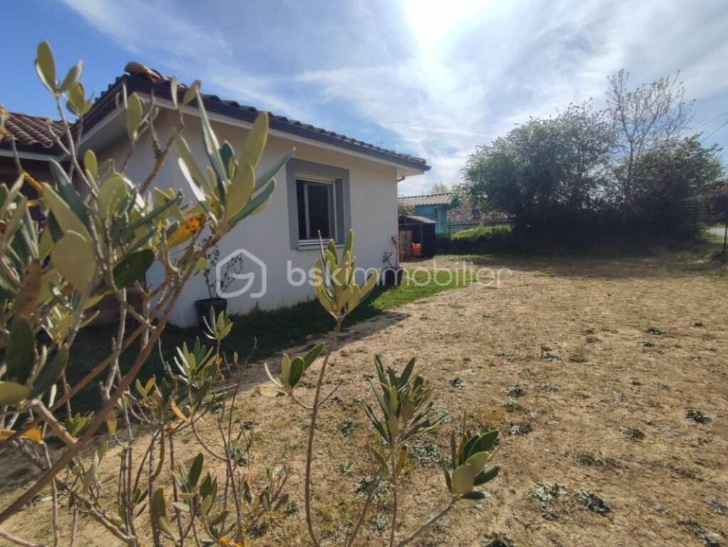 Maison contemporaine paisible à Tauriac – Un havre de tranquillité champêtre – 6 pièces – 5 chambres – 130 m²