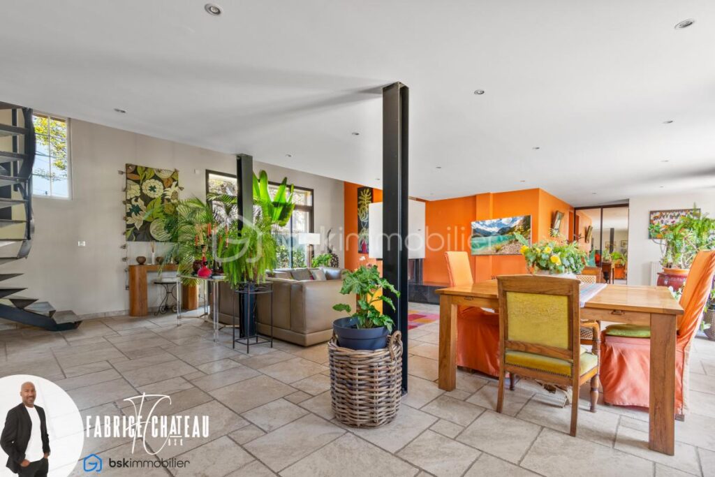 Grande maison familiale avec 5 chambres – cachet et jardin paysager – 8 pièces – 5 chambres – 212 m²