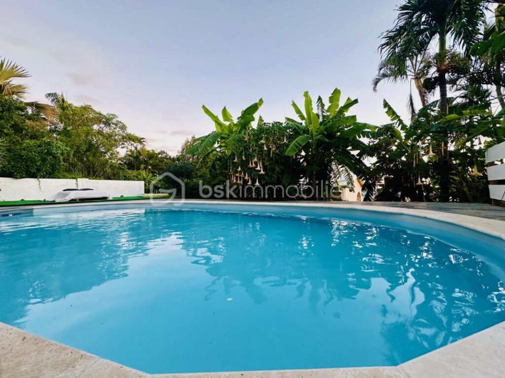 VILLA modulable à fort potentiel – Piton Saint-Leu – 8 pièces – 5 chambres – 185 m²