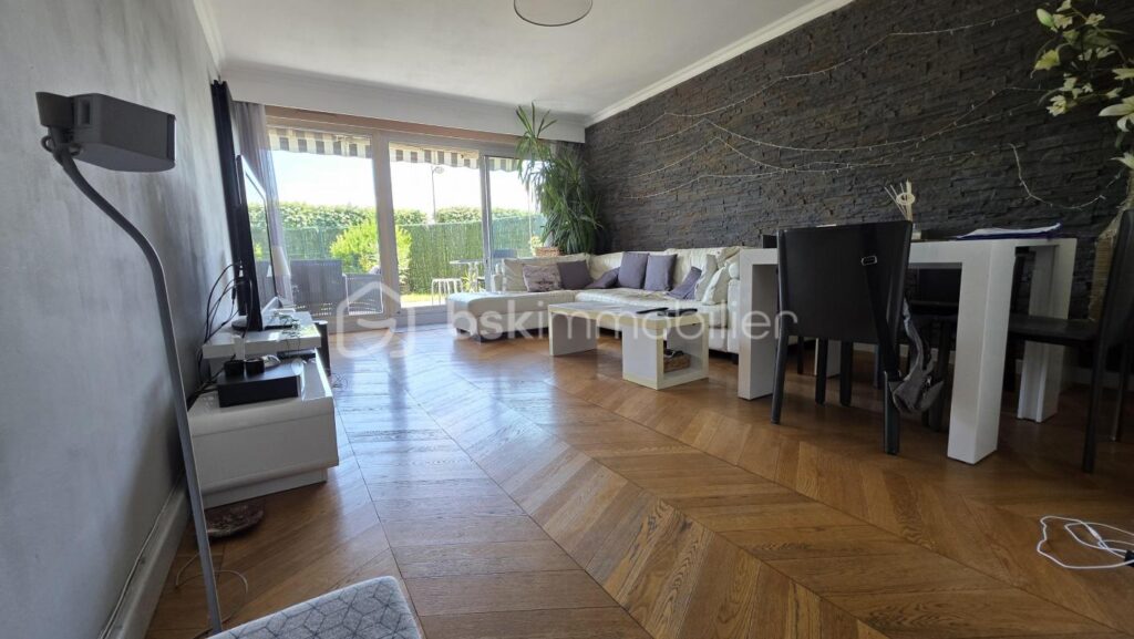 Appartement F3 – 75 m2 – jardin – cave – box privatif – vue LAC – 3 pièces – 2 chambres – 75 m²