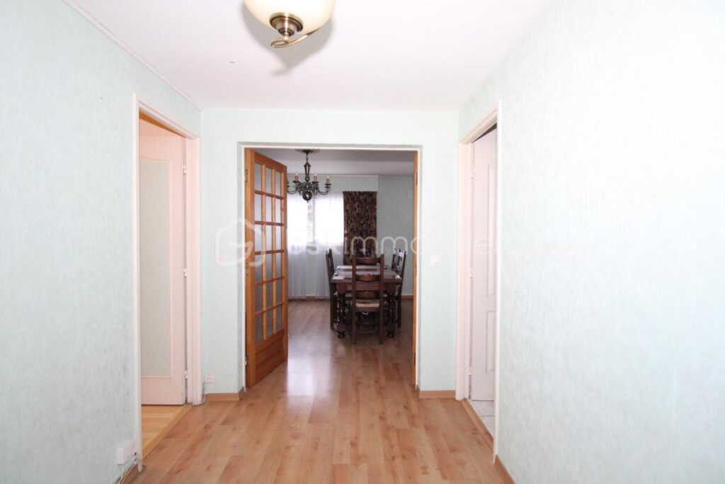 POISSY CENTRE Appartement avec vidéo de 4 pièces de 81 m2 – 4 pièces – 3 chambres – 81 m²