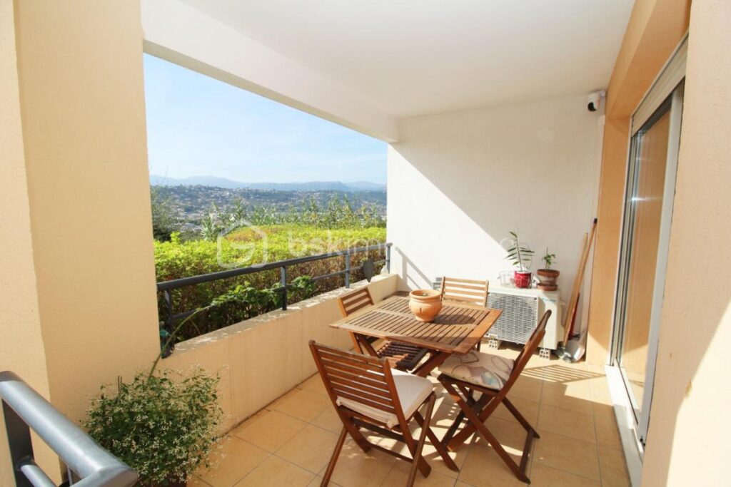 APPARTEMENT COUP DE COEUR NICE OUEST AVEC TERRASSE ET GARAGE – 2 pièces – 1 chambre – 48 m²