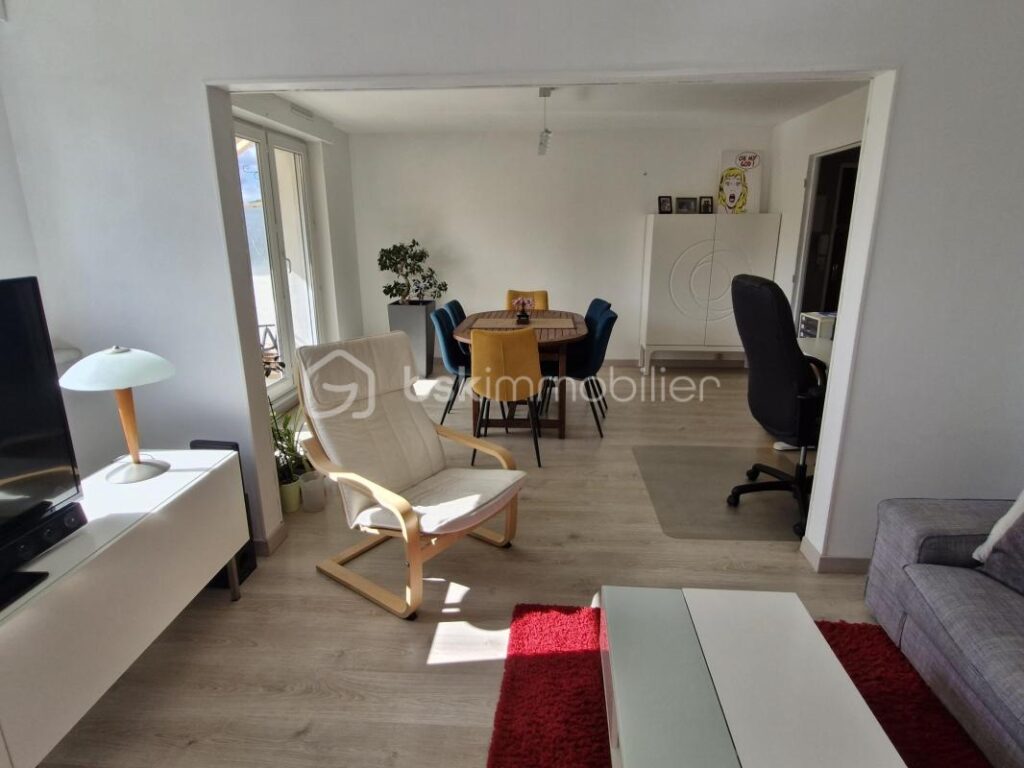 Appartement F3 80m² avec balcon et cave – 3 pièces – 2 chambres – 80 m²