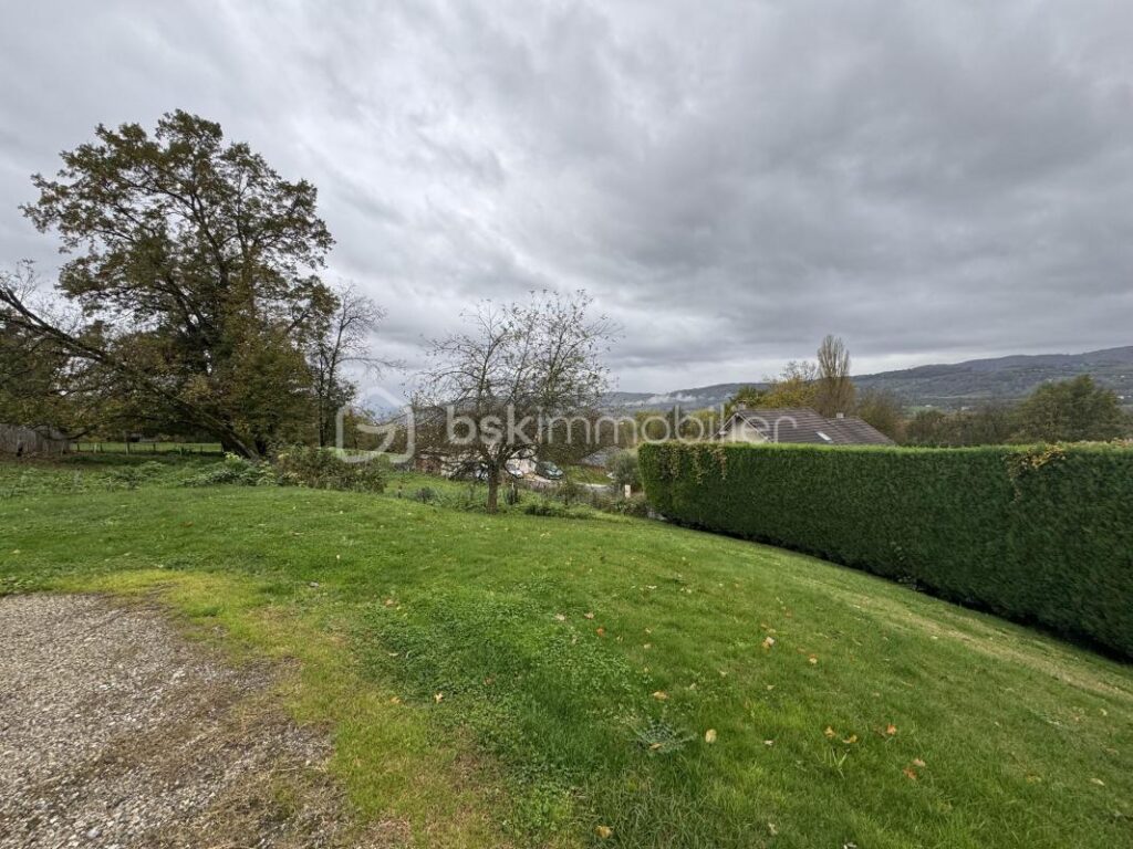 Terrain constructible 383 m² – Vue dégagée – Entrelacs – NR pièces – NR chambres – 383 m²