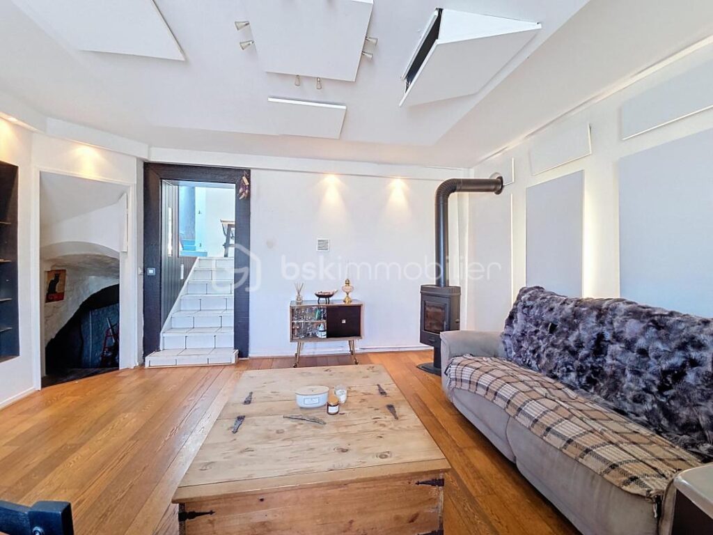 Maison individuelle, atypique – 5 pièces – 3 chambres – 118 m²