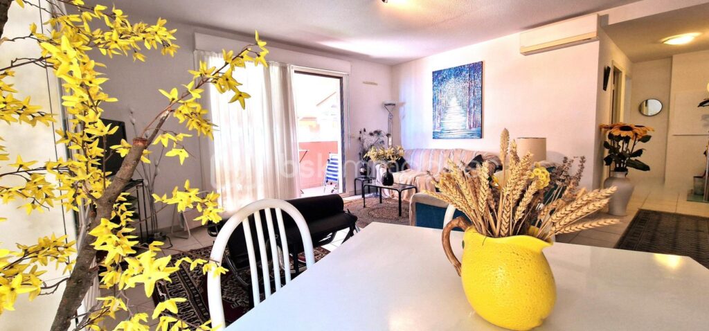 MENTON Bel appartement 2 pièces à 1mn des plages de Menton avec une vue mer – 2 pièces – 1 chambre – 51 m²