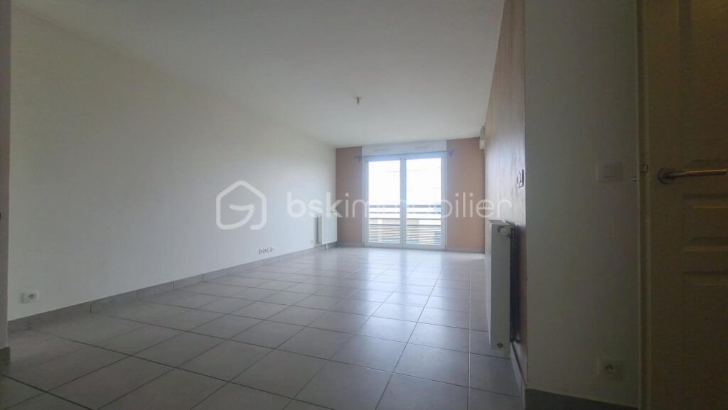 Appartement T3 de 59 m² avec balcon, parking et ascenseur au 4ème étage sur 5 – Résidence récente (2012) – 3 pièces – 2 chambres – 59 m²