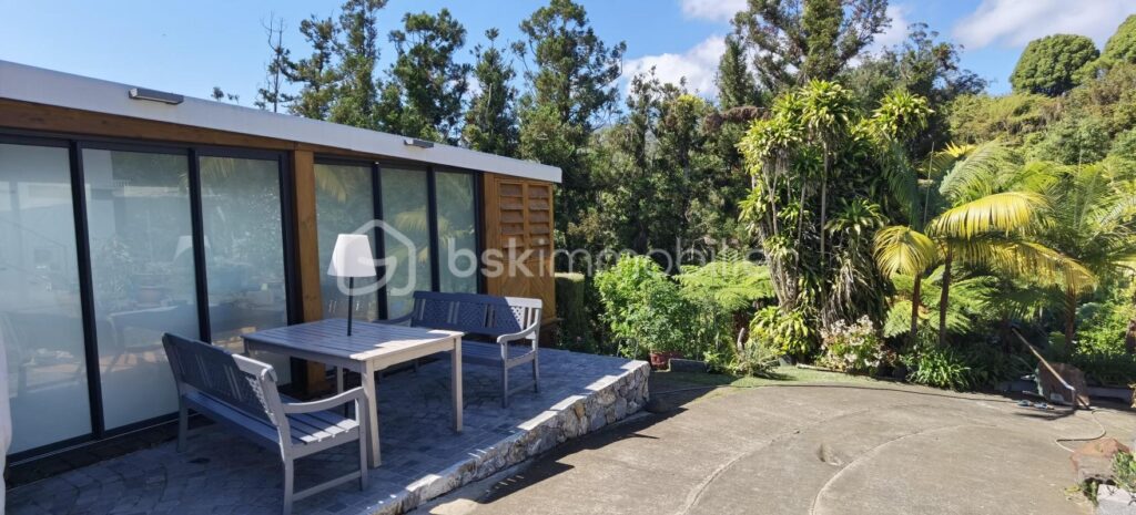 A VENDRE – VILLA – SAINT DENIS – LE BRULE – 8 pièces – 4 chambres – 267 m²