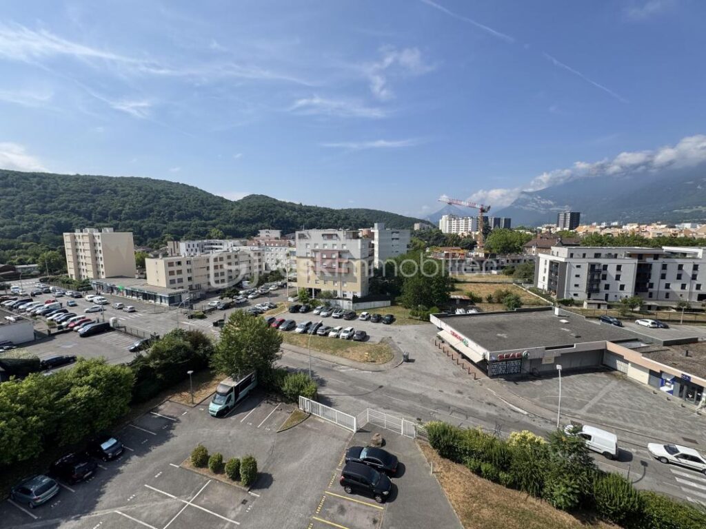 🌟 Échirolles Gabriel Didier – T3 70 m² rénové, parking privatif – 3 pièces – 2 chambres – 70 m²