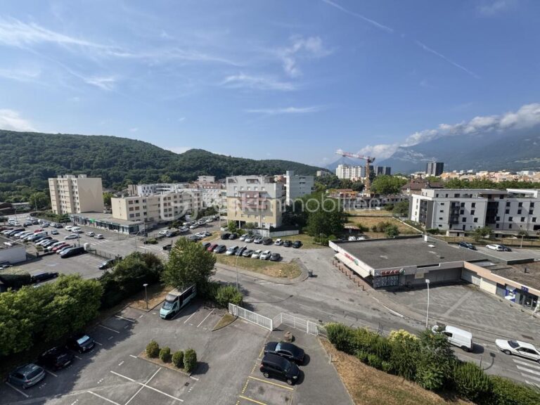 🌟 Échirolles Gabriel Didier – T3 70 m² rénové, parking privatif – 3 pièces – 2 chambres – 70 m²