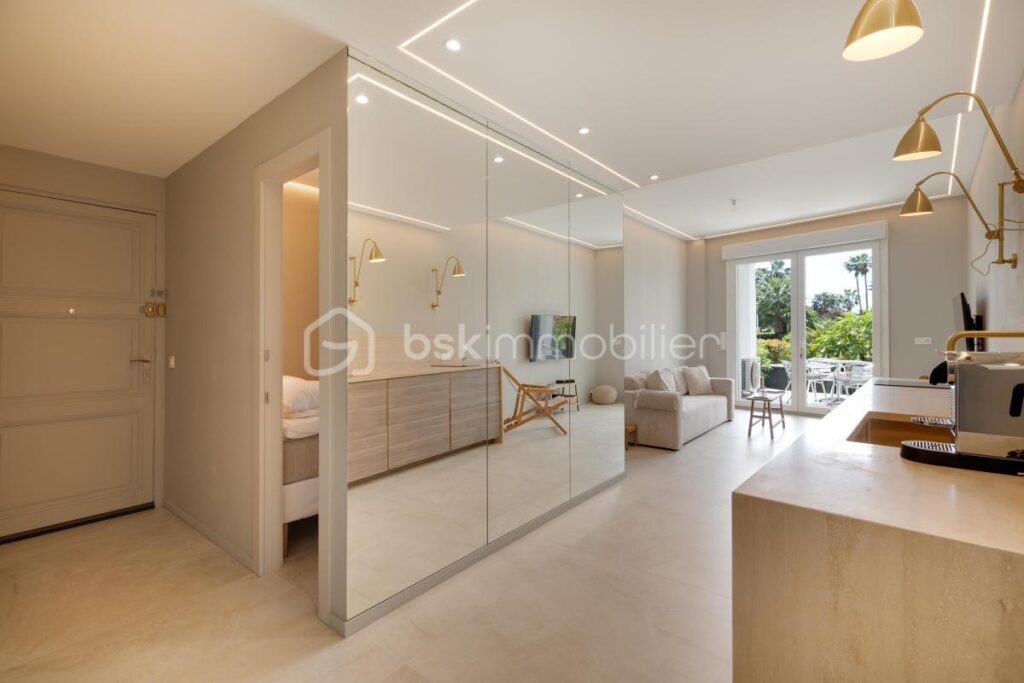 À VENDRE – F2 CANNES CROISETTE – RÉSIDENCE PRESTIGIEUSE « PALAIS DES DUNES » – 2 pièces – 1 chambre – 50 m²