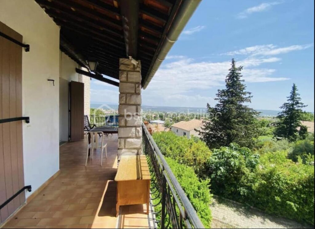 🏡 À Vendre – Maison de 210 m² sur deux niveaux – Quartier recherché à Manosque – 7 pièces – 6 chambres – 210 m²