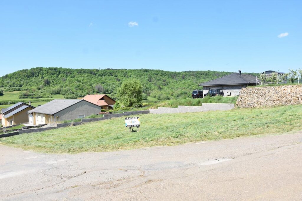Terrain constructible avec vue dégagée !!! – NR pièces – NR chambres – 847 m²