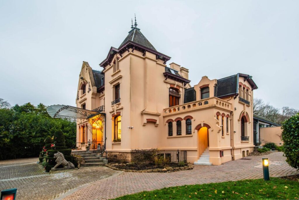 Manoir – 21 pièces – 8 chambres – 696 m²