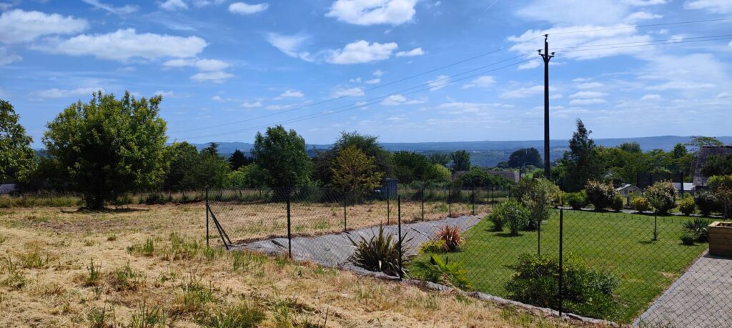 Très beau terrain de plus de 2000 m² sur les hauteurs de DONZENAC – NR pièces – NR chambres – 2279 m²