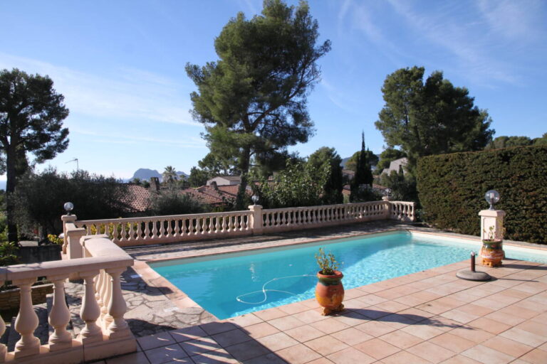 VUE MER, Jolie villa 85 m2 T4 avec piscine, sur une parcelle de 1200 m2 à La Ciotat – 4 pièces – 2 chambres – 84 m²