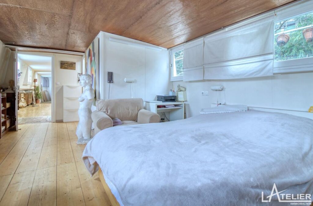 Péniche à Saint-Cloud, Quartier des Coteaux – NR pièces – 3 chambres – 150 m²