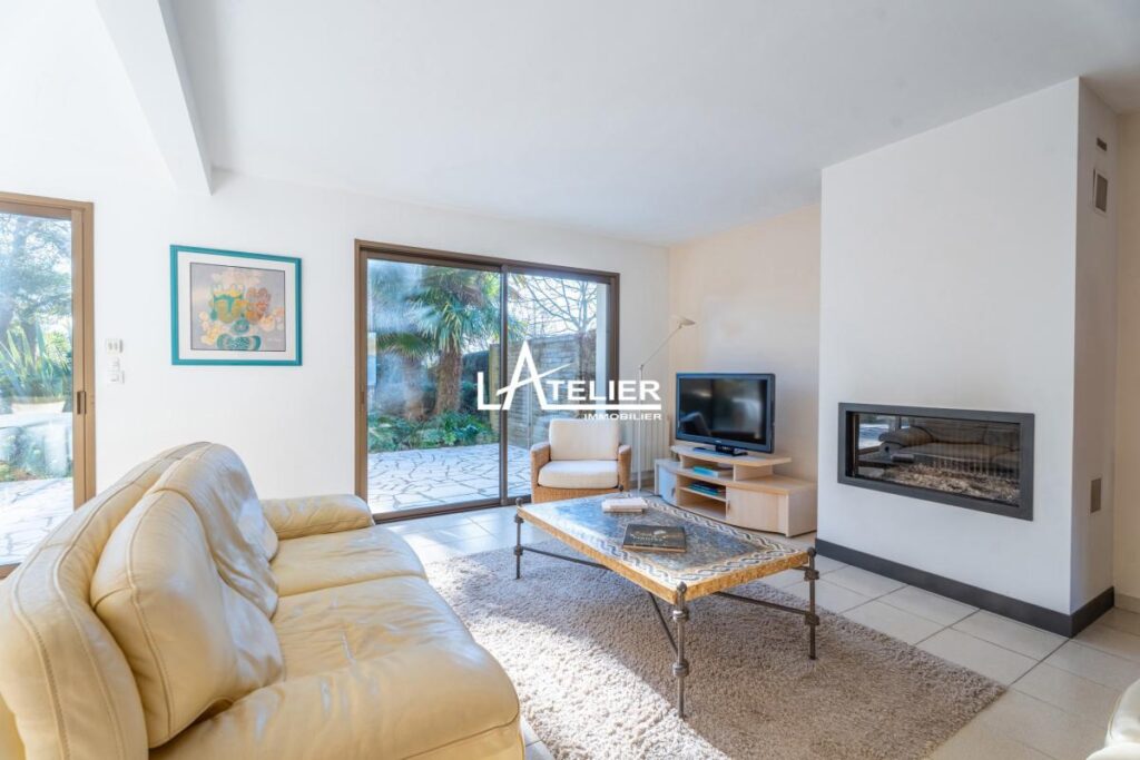 Propriété unique, prairies, carrière et box chevaux – 6 pièces – 5 chambres – 173 m²