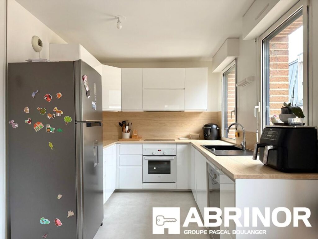 Appartement Hyper Centre- 84m2- 2 chambres/ Bureau – 4 pièces – 2 chambres – 84 m²