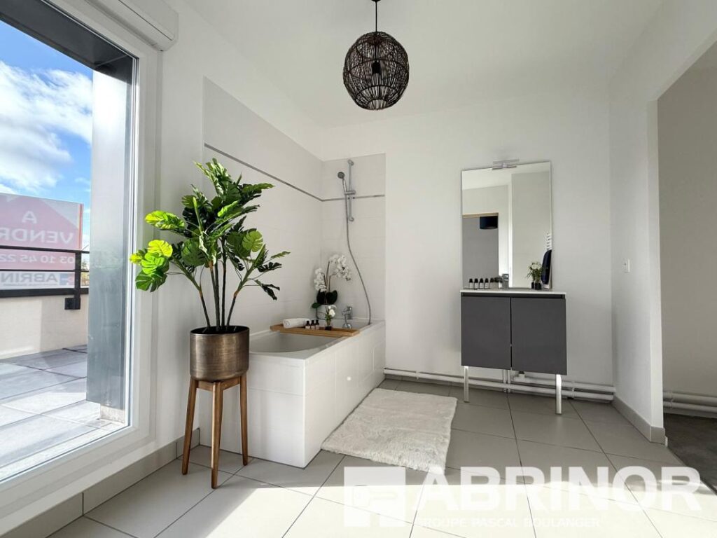 Appartement rare de 106 m² avec terrasse de 68 m² – Saint-Honoré – 5 pièces – 3 chambres – 106 m²