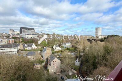 Appartement lumineux avec balcon – Vue dégagée – Proche cent – 3 pièces – 2 chambres – 69 m²