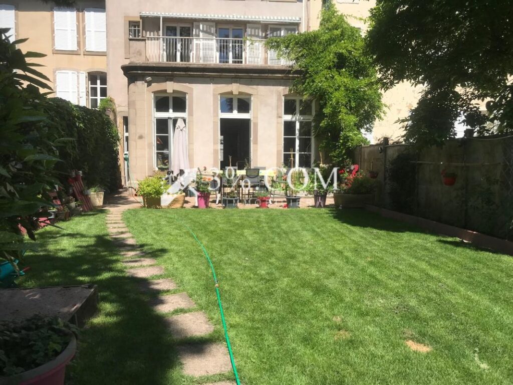 Ensemble Immobilier de Prestige ( Maison +Pavillon +Appartem – 10 pièces – 6 chambres – 369 m²