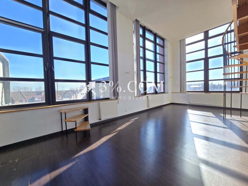 Loft de 80 m2 au dernier étage avec CH + terrasse + parking – 3 pièces – 2 chambres – 79 m²